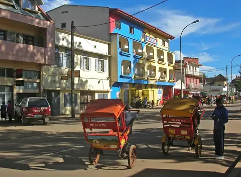 Antsirabe, Madagascar — Antsirabe - rue principale02