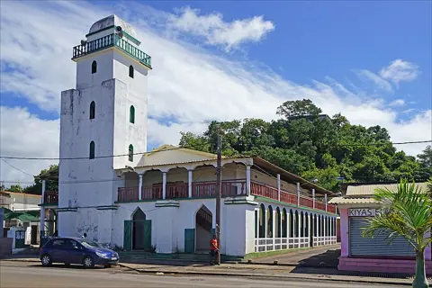 Mtsapéré, Mayotte — La mosquée de Mtsapéré (Mayotte) (34746792691)