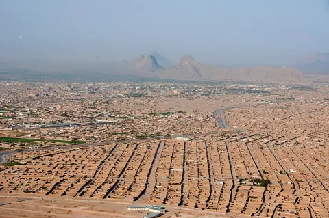 Kandahār, Afghanistan — Aerial view of a section of Kandahar in 2013