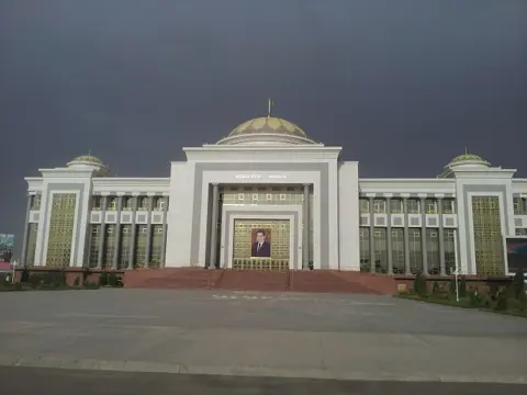 Türkmenabat, Turkmenistan — Lebap welaýatynyň Ruhyýet köşgi