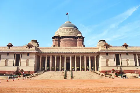 New Delhi, India — Forecourt, Rashtrapati Bhavan - 1