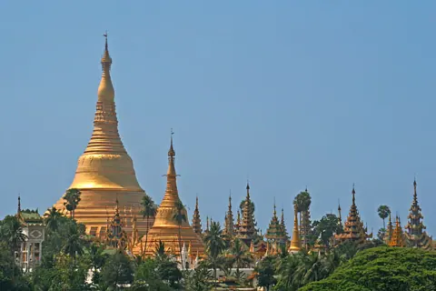 Yangon, Myanmar — ShwedagonPagoda