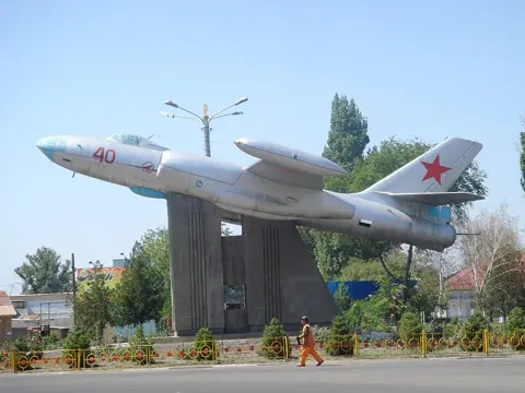 Tokmok, Kyrgyzstan — Soviet Il-28 bomber monument in Tokmok 20080830