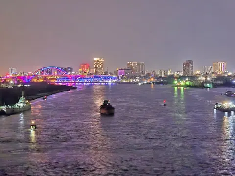 Haiphong, Vietnam — Sông Cấm Hải Phòng Về Đêm năm 2025