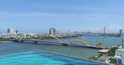 Da Nang, Vietnam — Dragon Bridge, Da Nang during day - 20230819 (cropped)