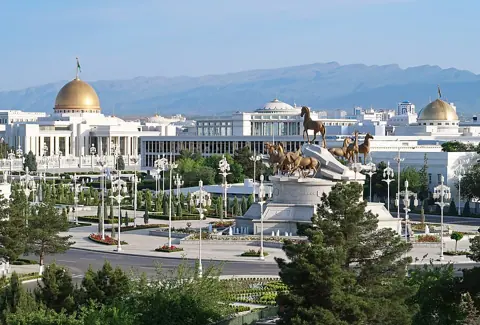 Ashgabat, Turkmenistan — View of Ashgabat (42376779291)