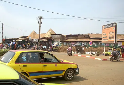 Bafoussam, Cameroon — Entrée principale marché - Bafoussam