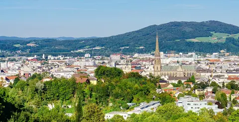 Linz, Austria — Linz Blick von Freinbergstrasse 32-2 (cropped)