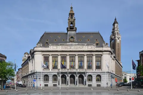 Charleroi, Belgium — Charleroi - Hôtel de ville vu de la place Charles II - 2019-06-01