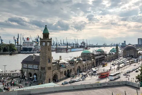 Hamburg, Germany — Hamburg, Landungsbrücken -- 2016 -- 3131-7