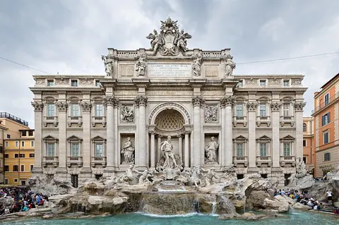 Rome, Italy — Trevi Fountain, Rome, Italy 2 - May 2007