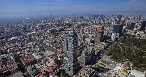 Mexico City, Mexico — Sobrevuelos CDMX HJ2A4913 (25514321687) (cropped)