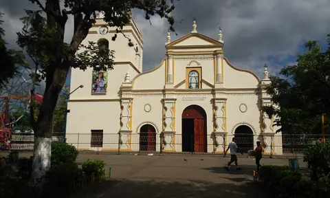 Masaya, Nicaragua — Masaya church in the Central Park
