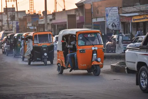 Nyala, Sudan — Cinema street2