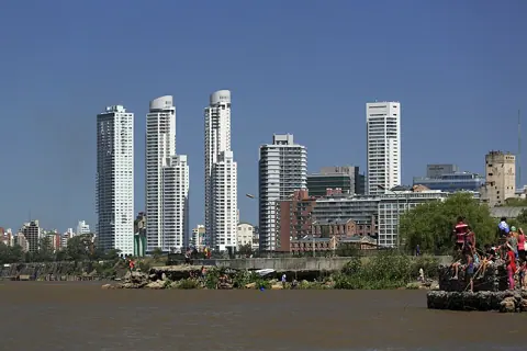 Rosario, Argentina — J30 869 Rosario