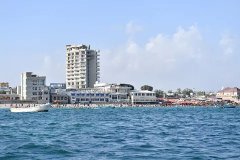 Mogadishu, Somalia — Lido beach from the sea in Mogadishu