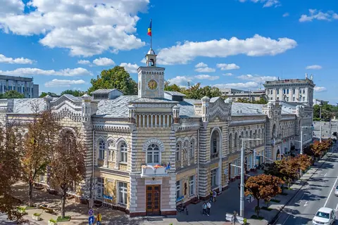 Chisinau, Moldova — Consiliul Municipal Chișinău (cropped)