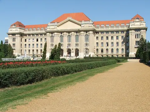 Debrecen, Hungary — Universität Debrecen Nr. 3