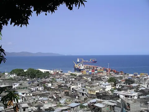 Moutsamoudou, Comoros — Mutsamudu port1